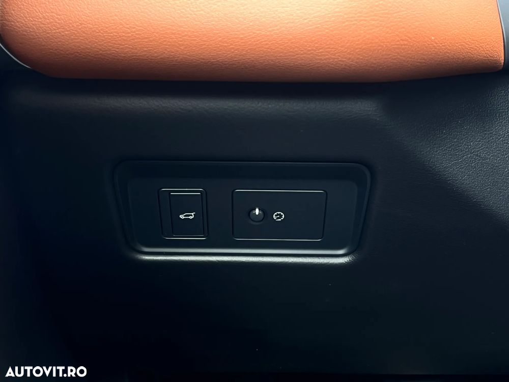 Jaguar F-Pace 25t AWD R-Sport - 24