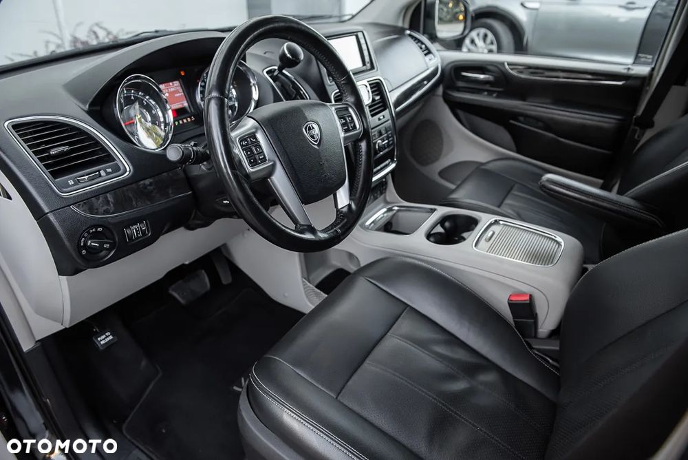 Lancia Voyager - 15