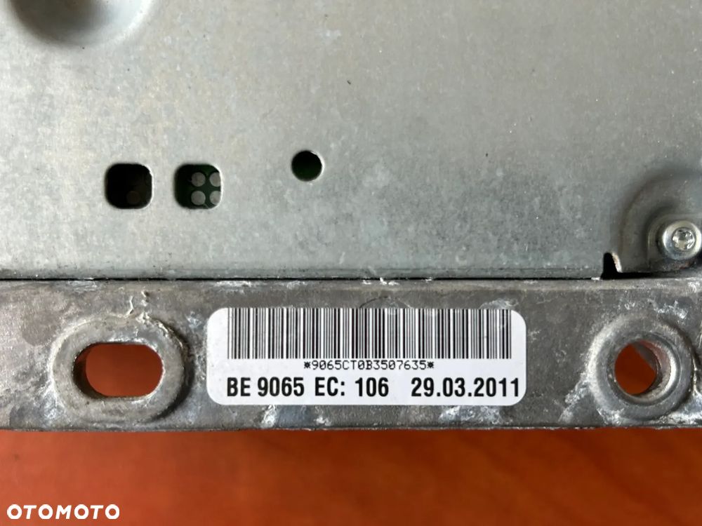 MERCEDES WZMACNIACZ HARMAN BECKER A2049007806 - 3