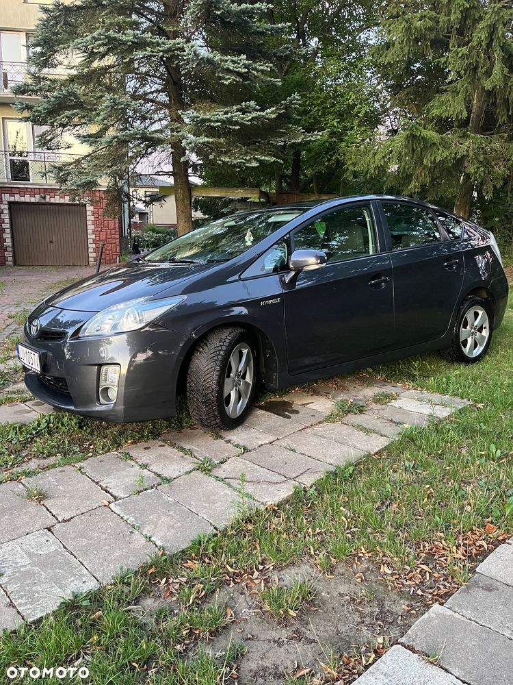 Toyota Prius (Hybrid) - 2
