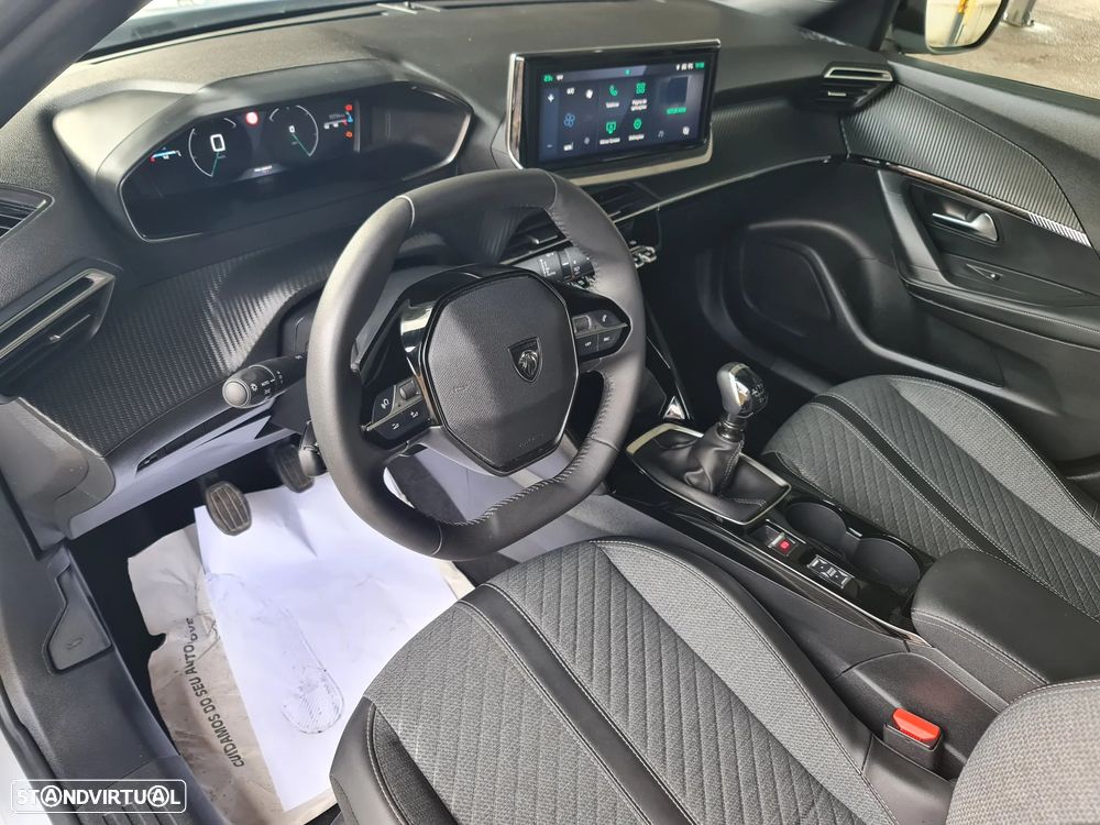 Peugeot 2008 1.2 PureTech Allure - 12