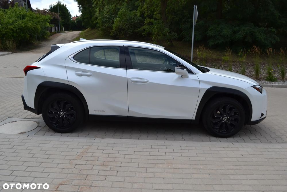Lexus UX - 5