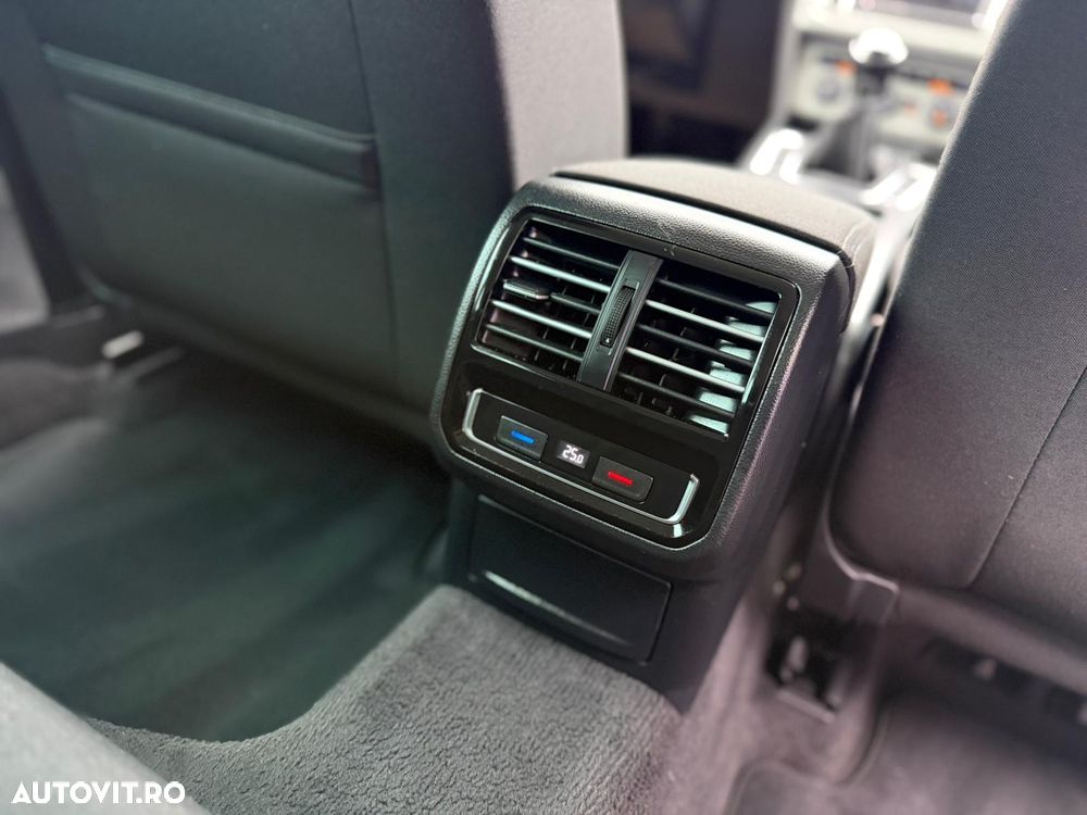 Volkswagen Passat 2.0 TDI (BlueMotion Technology) Highline - 32