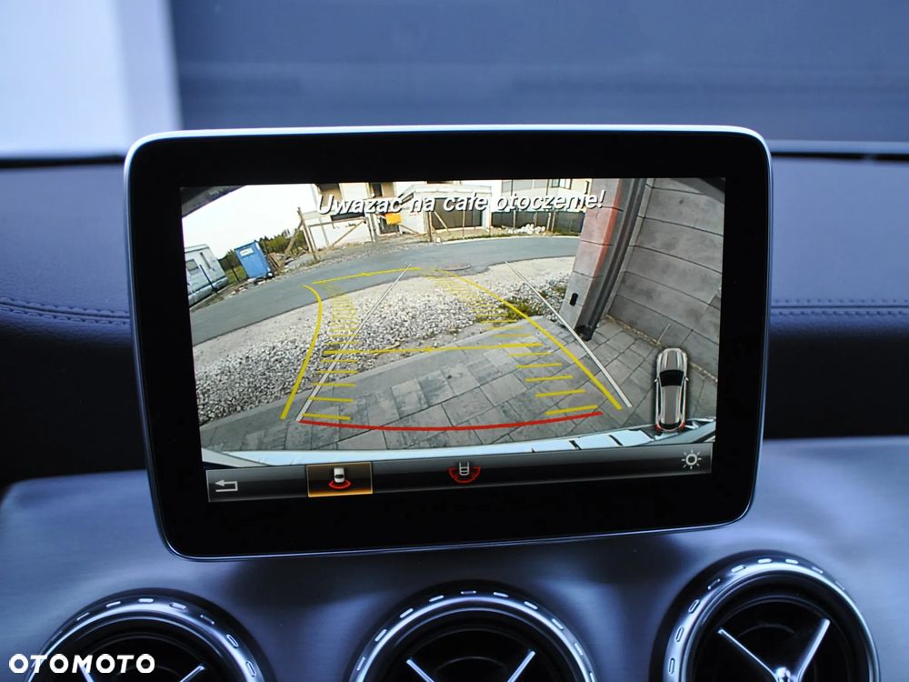 Mercedes-Benz GLA 250 4Matic 7G-DCT UrbanStyle Edition - 17