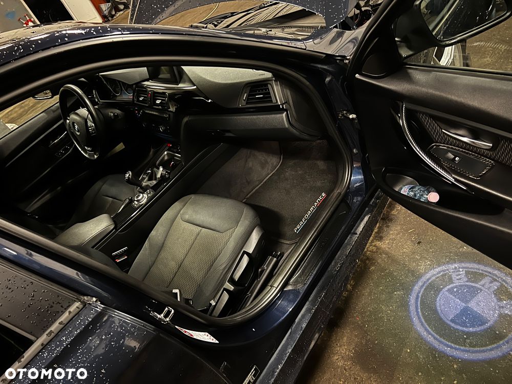 BMW Seria 3 320d - 25