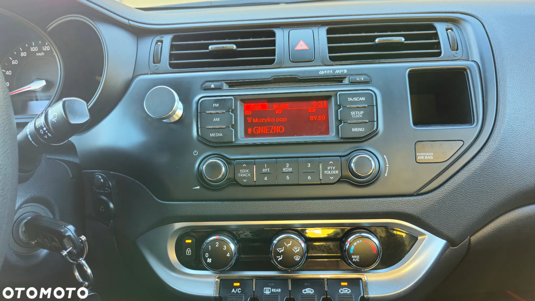Kia Rio 1.2 L - 10