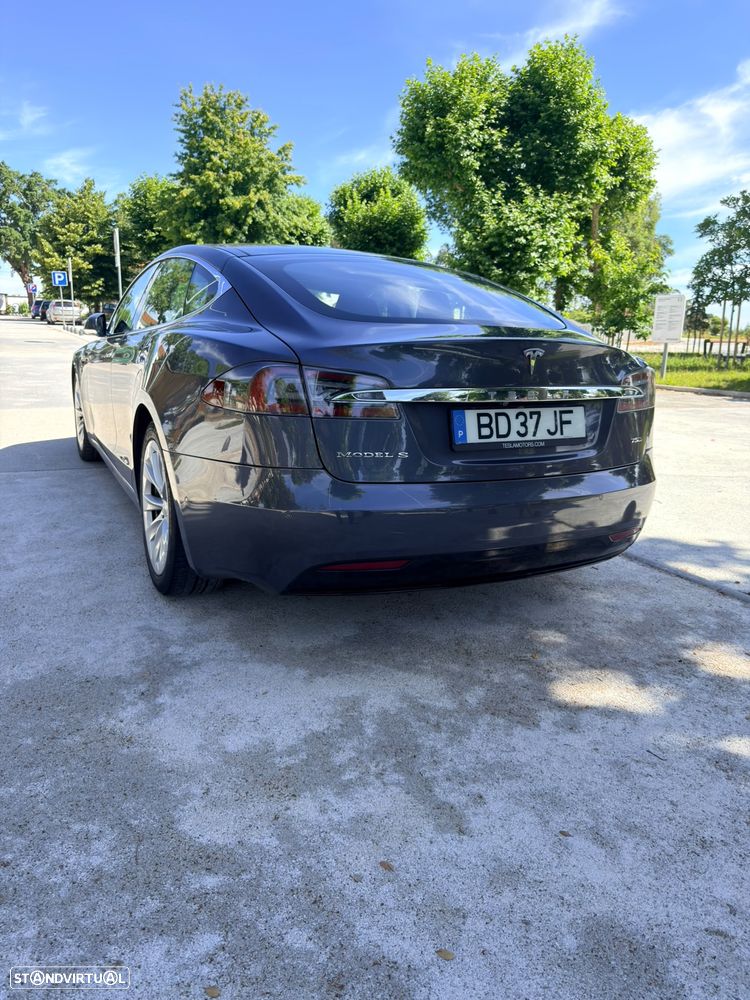 Tesla Model S - 7