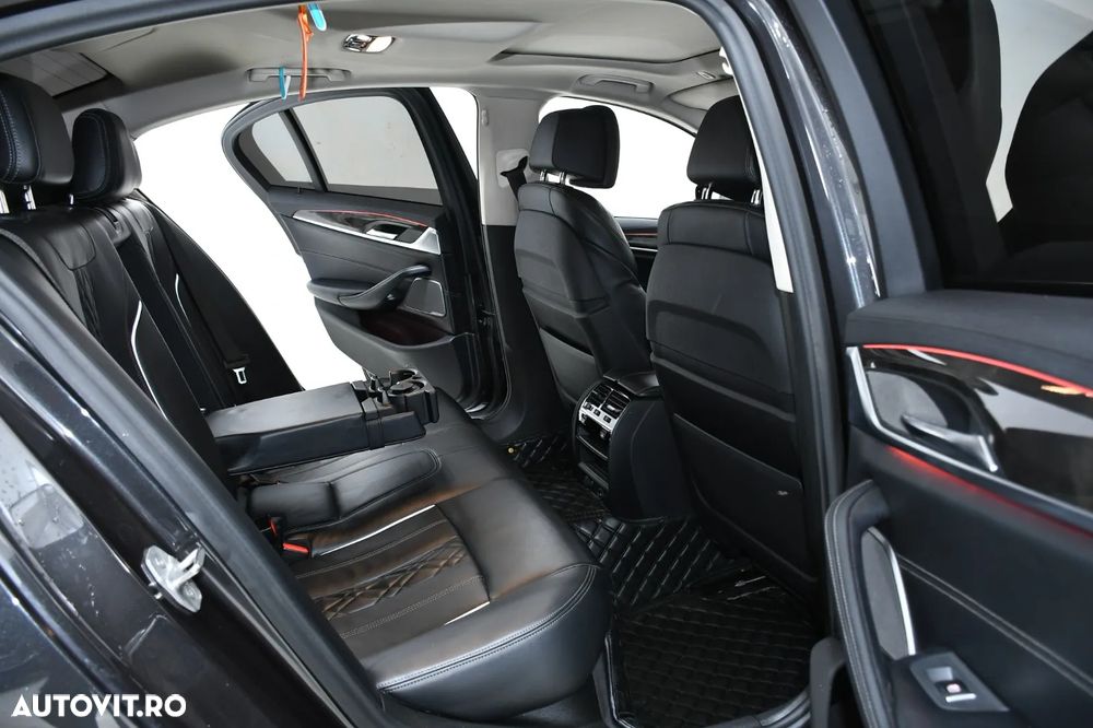 BMW Seria 5 530d xDrive AT - 27