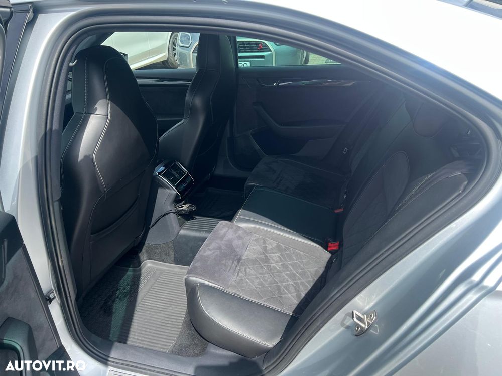 Skoda Superb 2.0 TDI DSG Sportline - 13