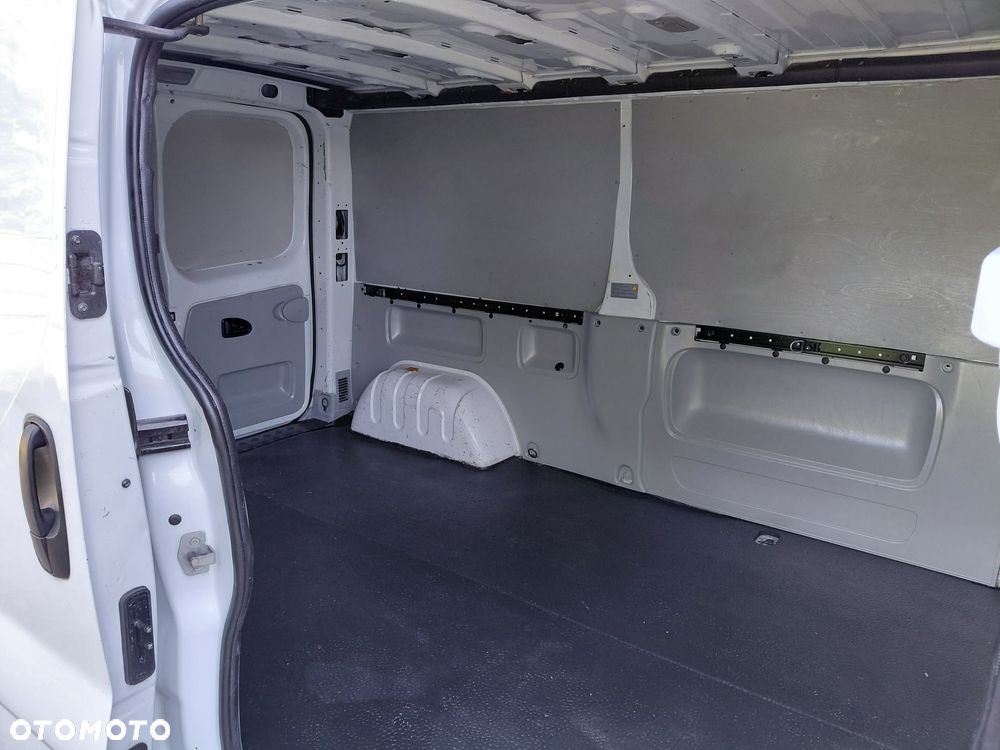 Opel Vivaro L2H1 2.9t - 15