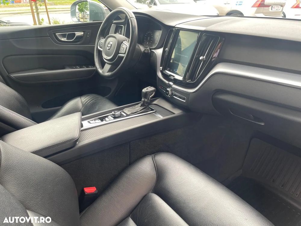 Volvo XC 60 T5 AWD Momentum Pro - 5
