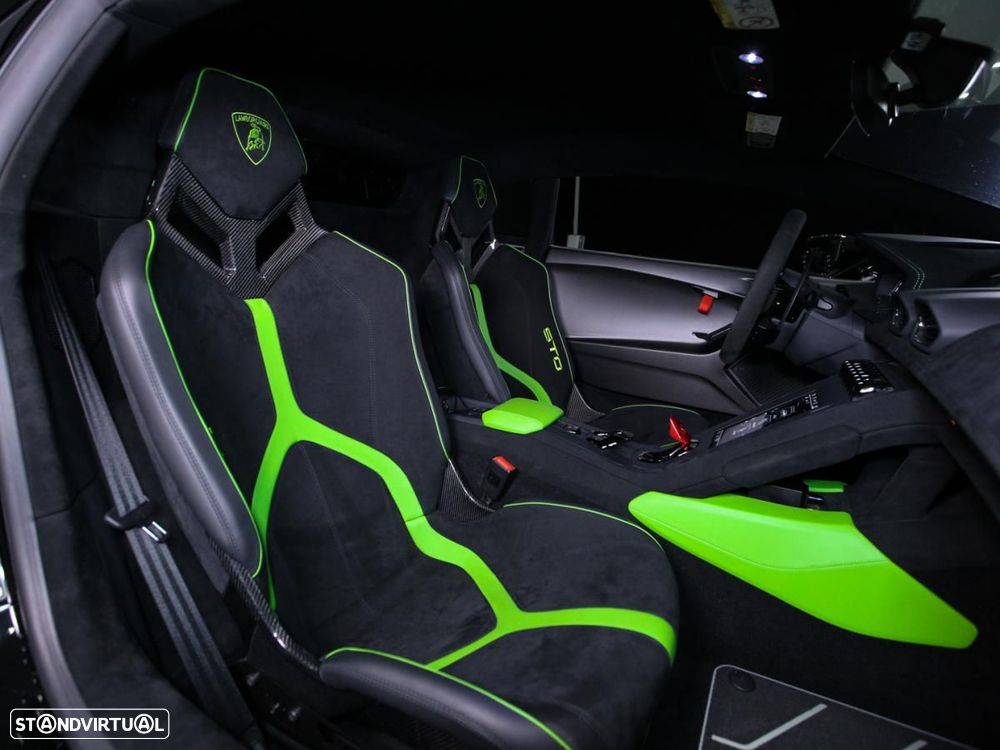 Lamborghini Huracán STO - 12