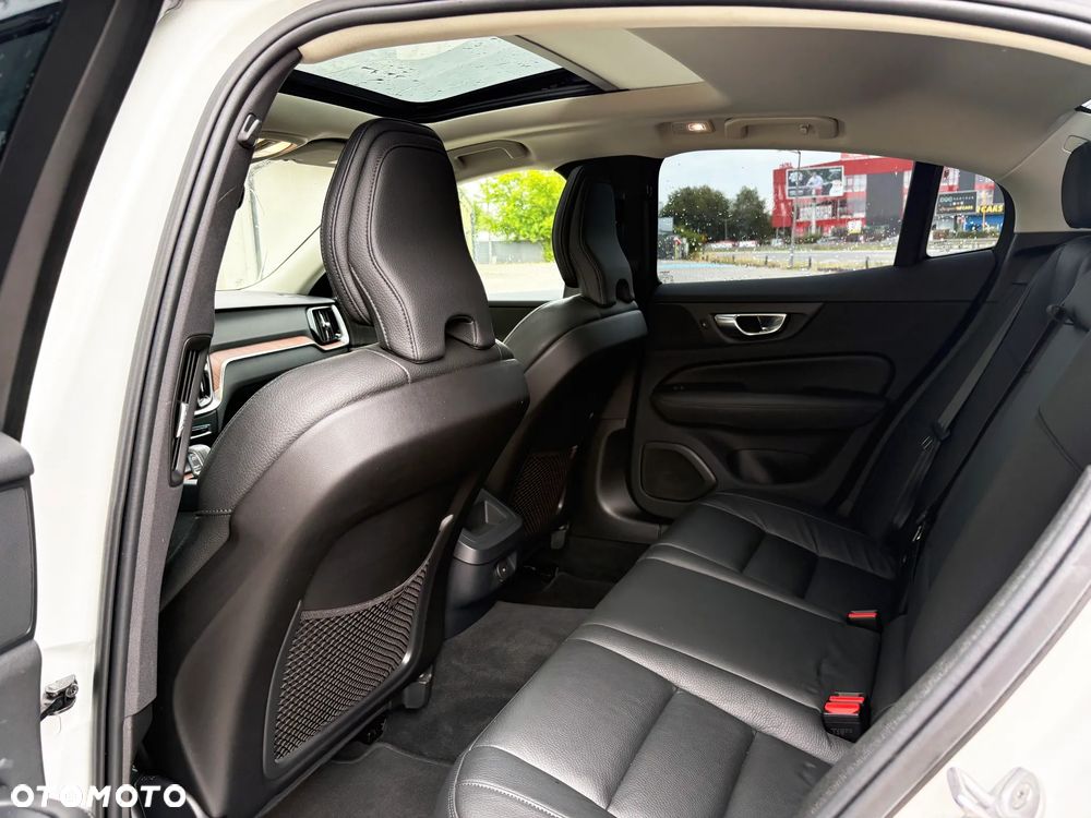 Volvo S60 B5 B AWD Plus Dark - 18
