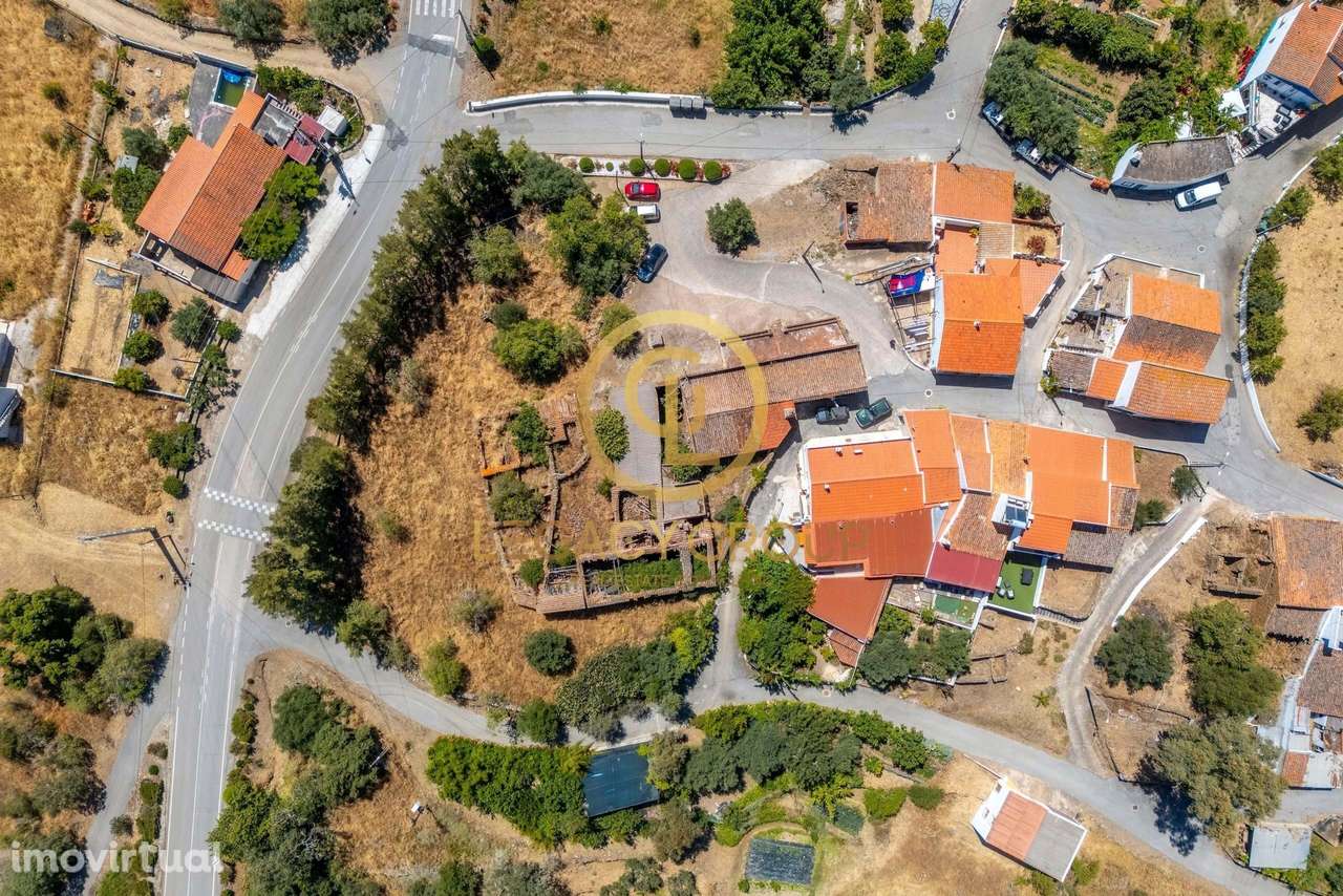 Moradia Devoluta c/8 Divisões e Terreno c/2840m2 - Vaqueiros, Alcoutim - Grande imagem: 4/60