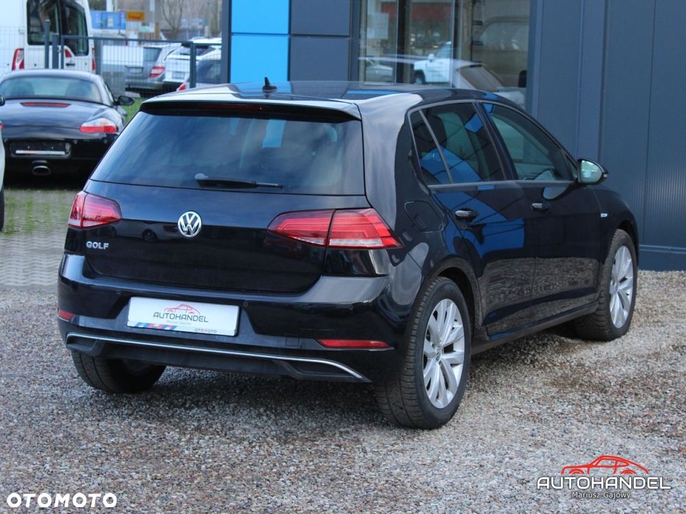 Volkswagen Golf - 6