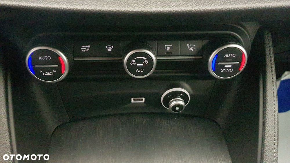 Alfa Romeo Stelvio - 25