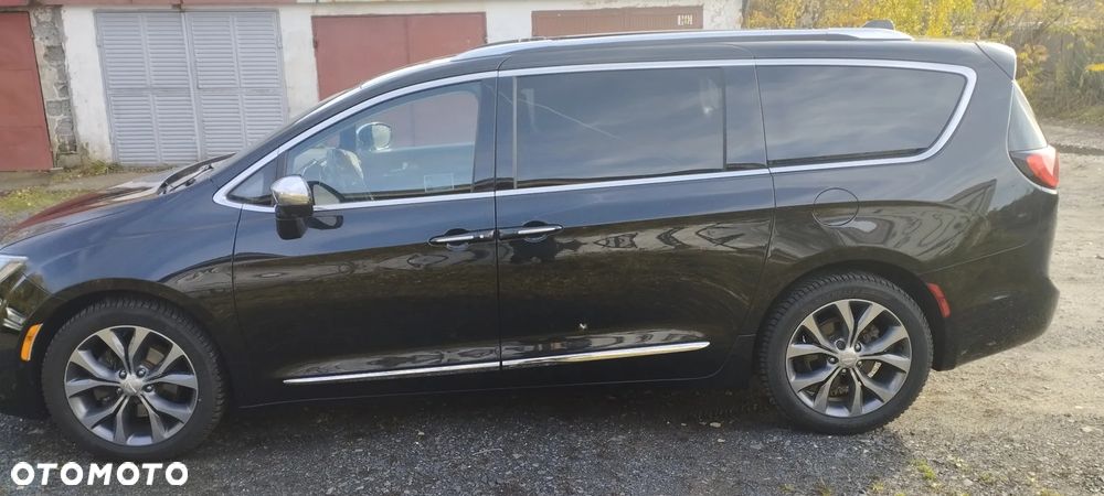 Chrysler Pacifica - 4