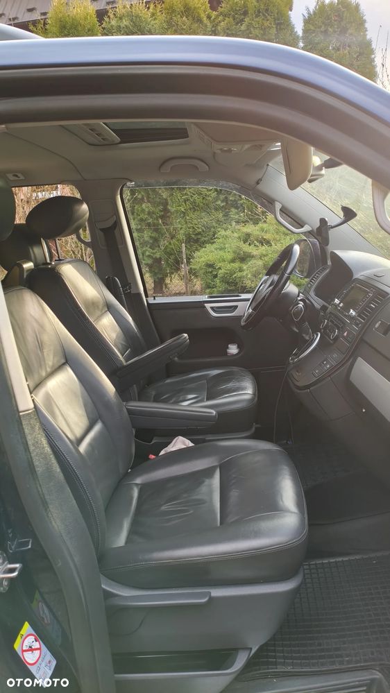 Volkswagen Multivan - 25
