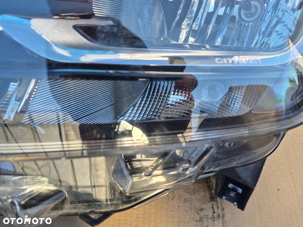 Citroen Berlingo 3 lampa prawa i lewa.Komplet.Valeo. 2018- - 9