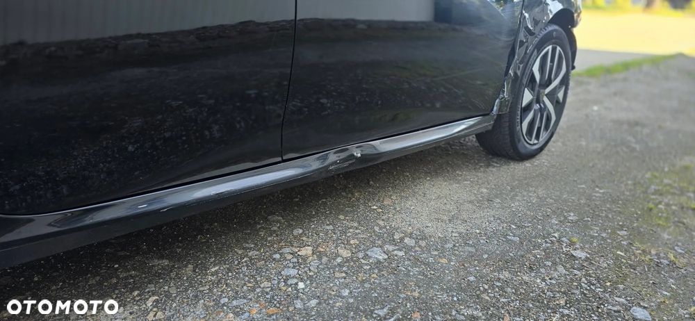 Peugeot 208 - 12