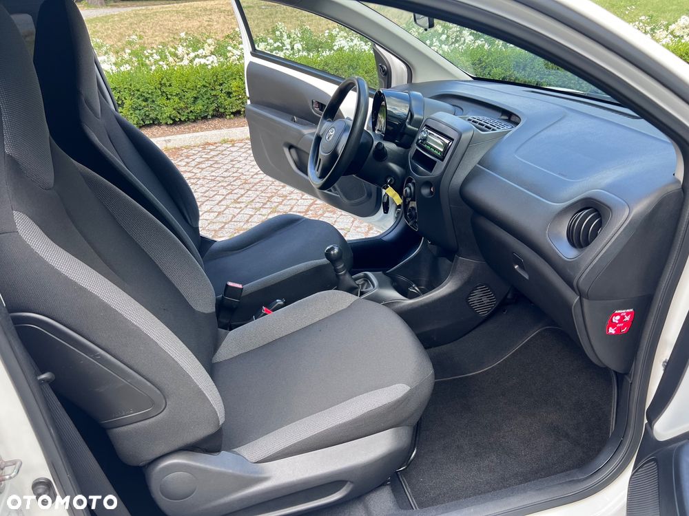 Toyota Aygo x - 19