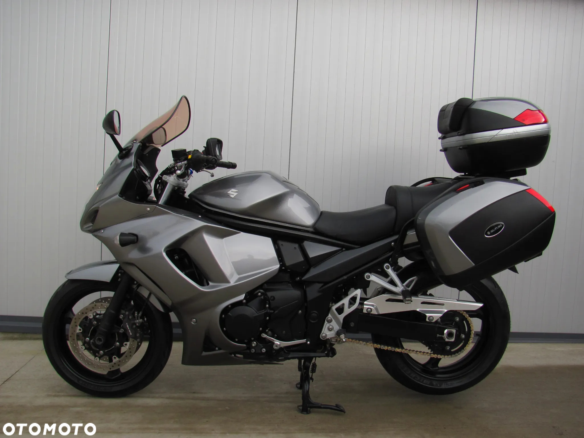 Suzuki GSX - 23