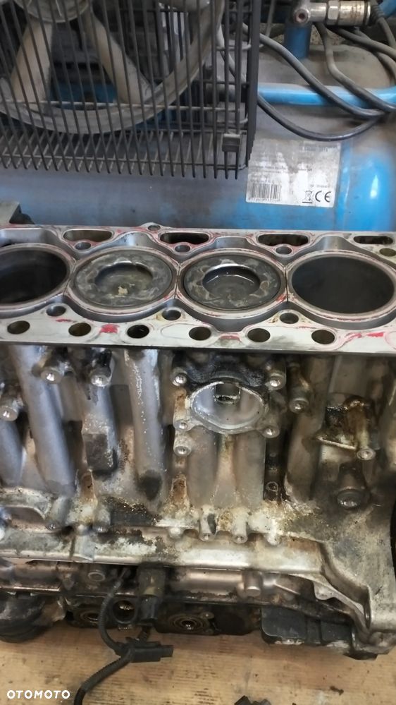 dol silnika volvo d4 204T14 - 2