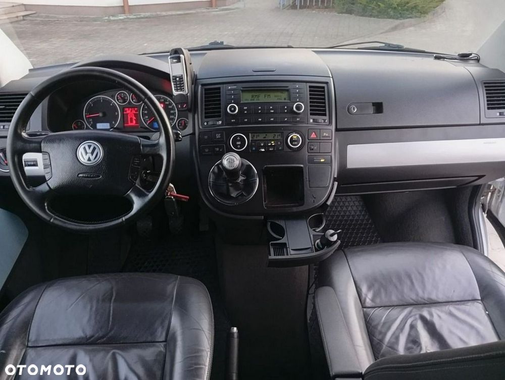 Volkswagen Multivan - 24