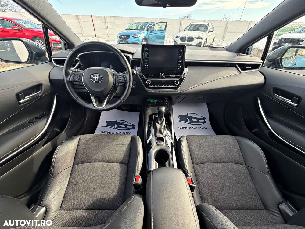 Toyota Corolla 2.0 HSD Exclusive Plus GR Sport Bi-Tone - 6