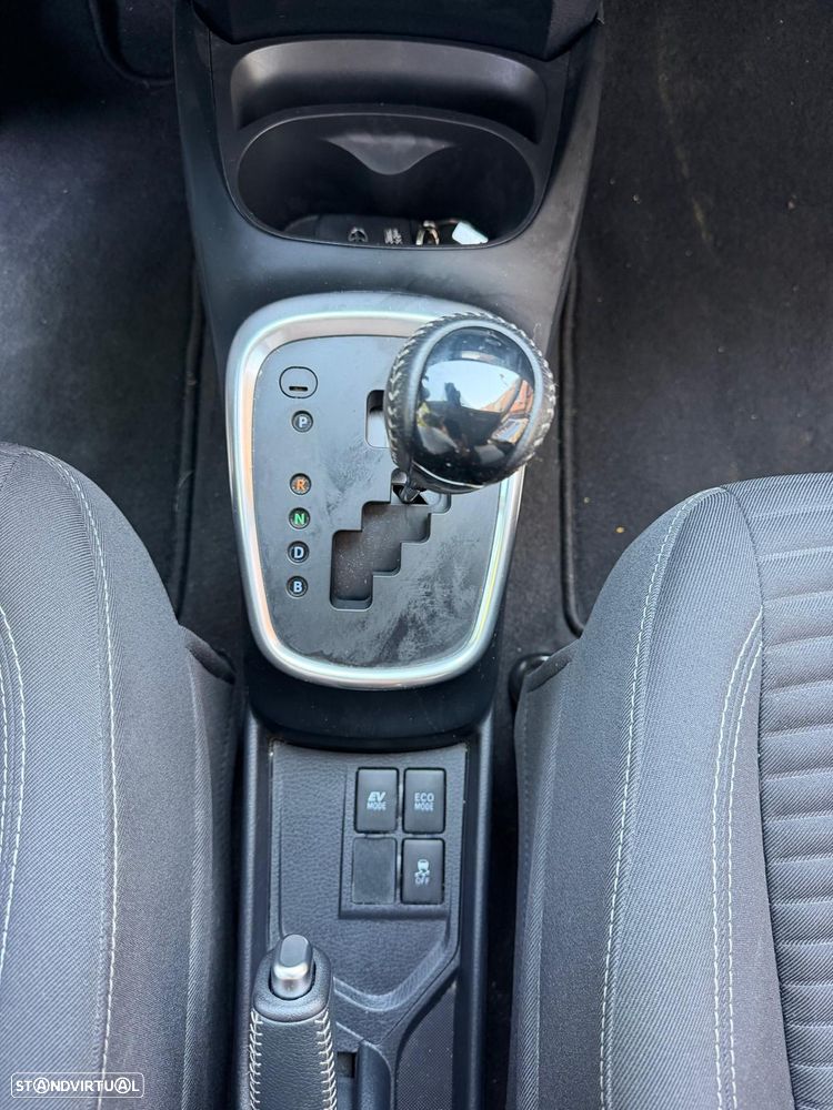 Toyota Yaris 1.5 HSD Comfort +P.Style+P.Techno - 15