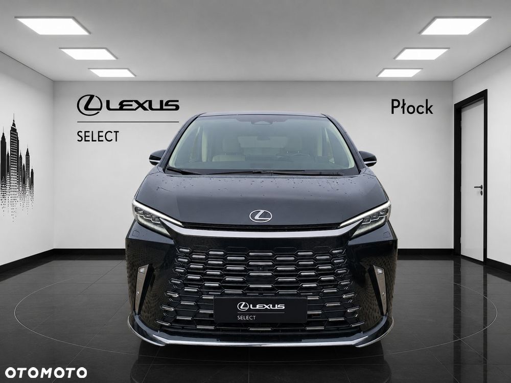 Lexus LM - 5
