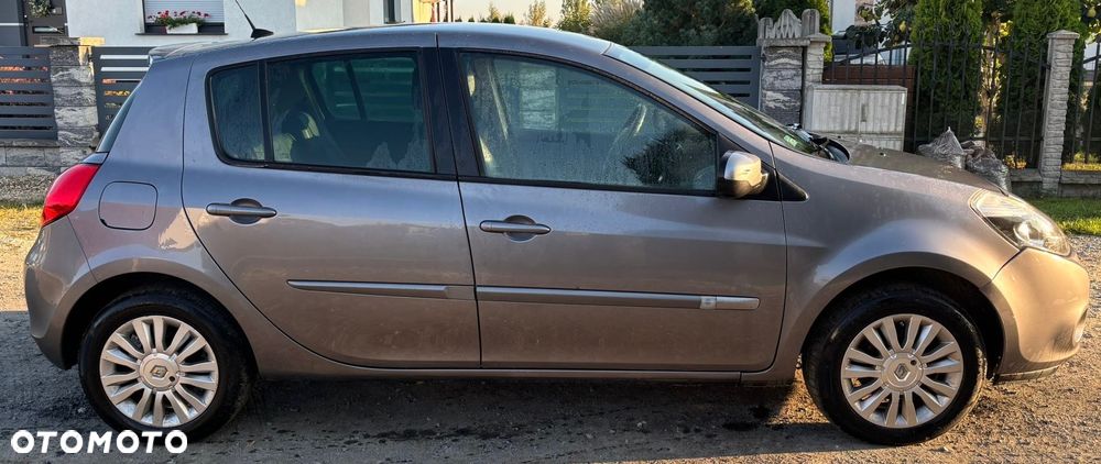 Renault Clio - 8