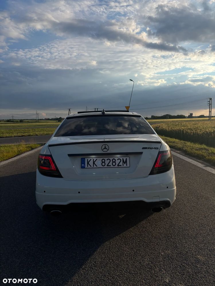Mercedes-Benz C-Class 2010 photo 5