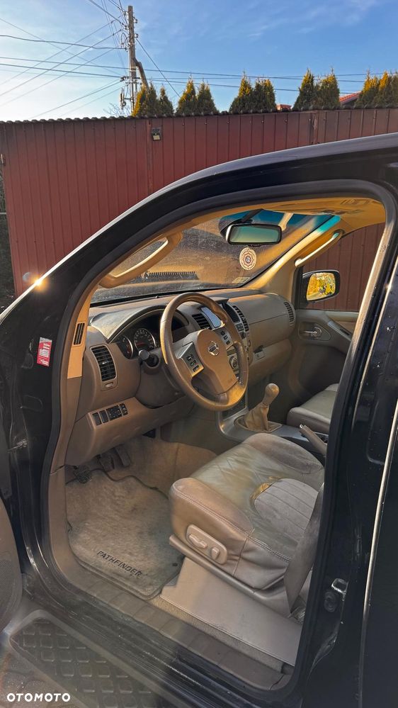 Nissan Pathfinder 2.5 dCi Premium - 26