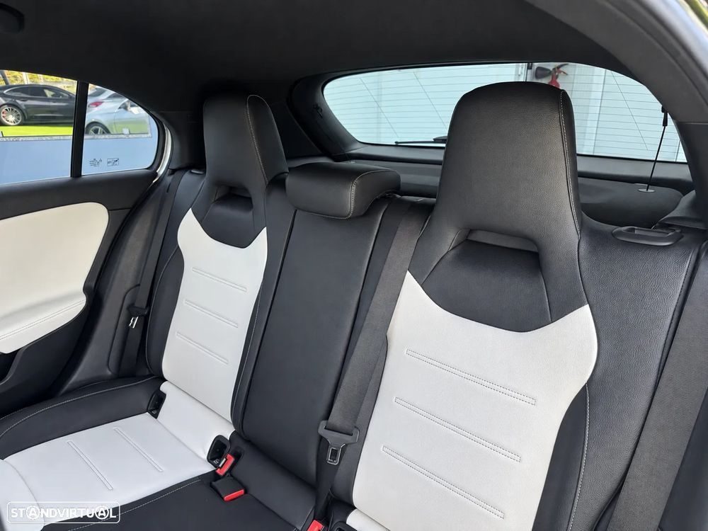 Mercedes-Benz A 180 AMG Line - 17