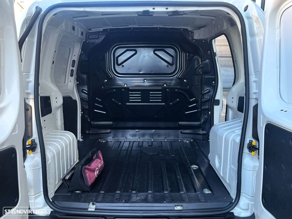 Fiat Fiorino 1.3 M-jet Adventure com 1GD - 23