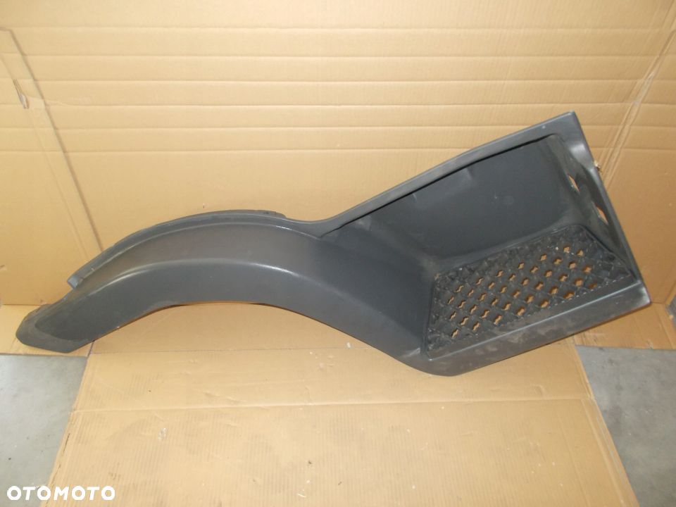 STOPIEŃ KABINY PRAWY IVECO EUROCARGO 75E 1991-03 - 1