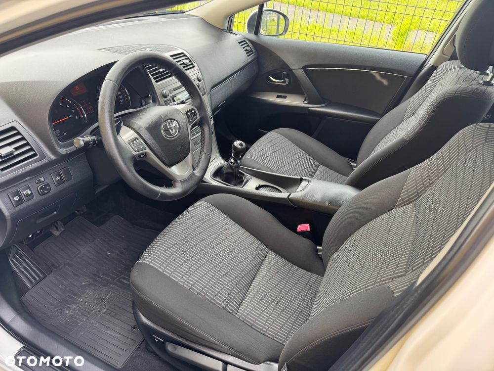 Toyota Avensis 1.8 Luna - 18