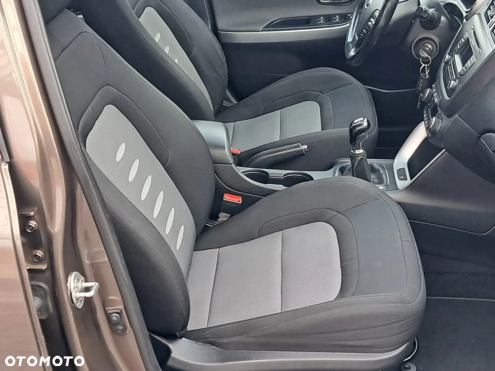 Kia Ceed 1.6 GDI Dream-Team Edition - 16