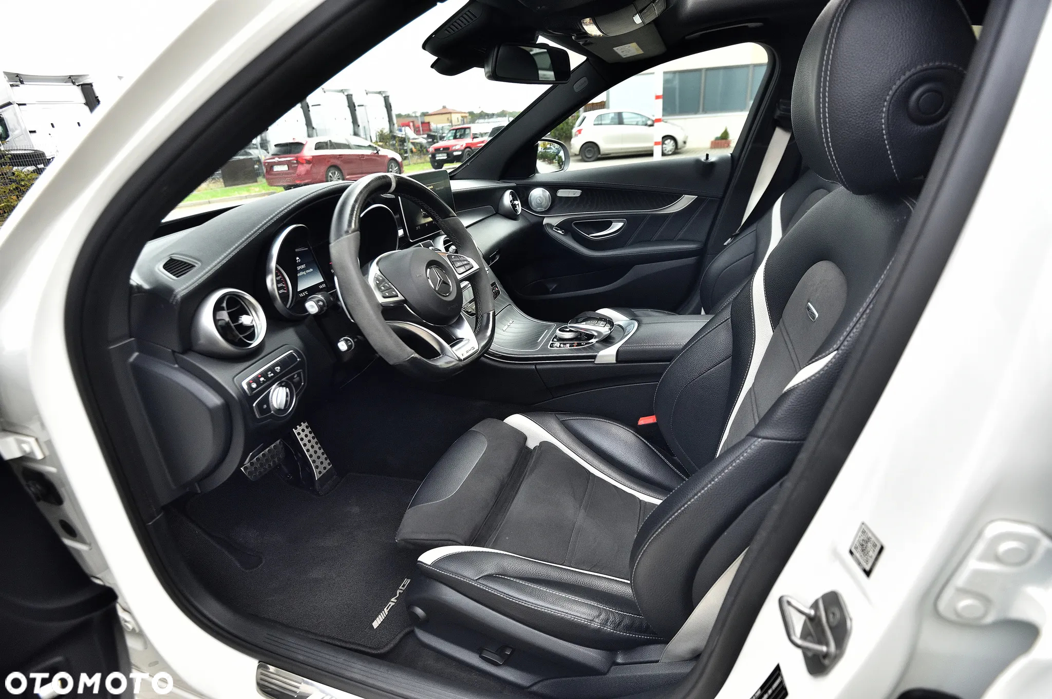 Mercedes-Benz Klasa C AMG 63 S - 35