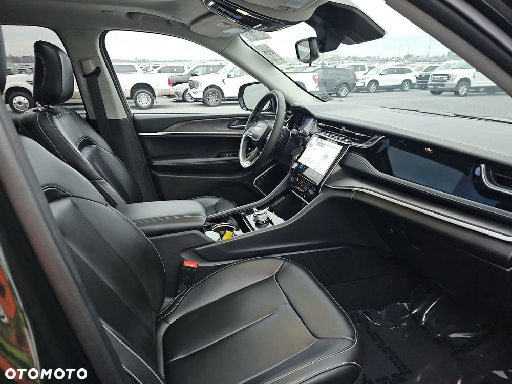 Jeep Grand Cherokee - 12