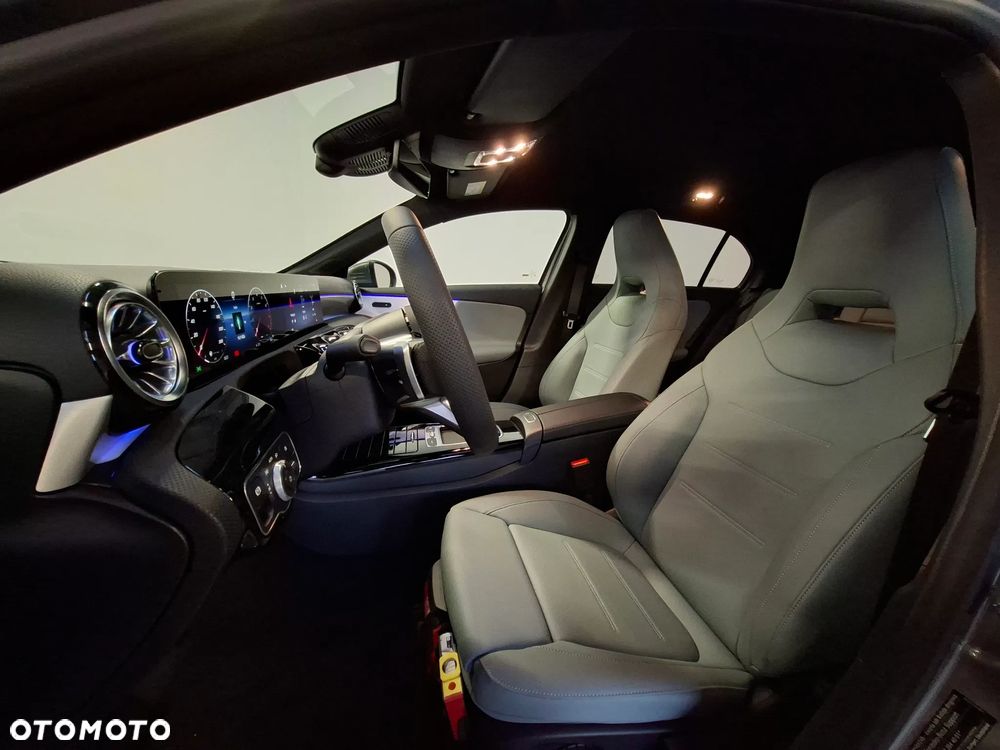 Mercedes-Benz Klasa A 200 AMG Line 7G-DCT - 4