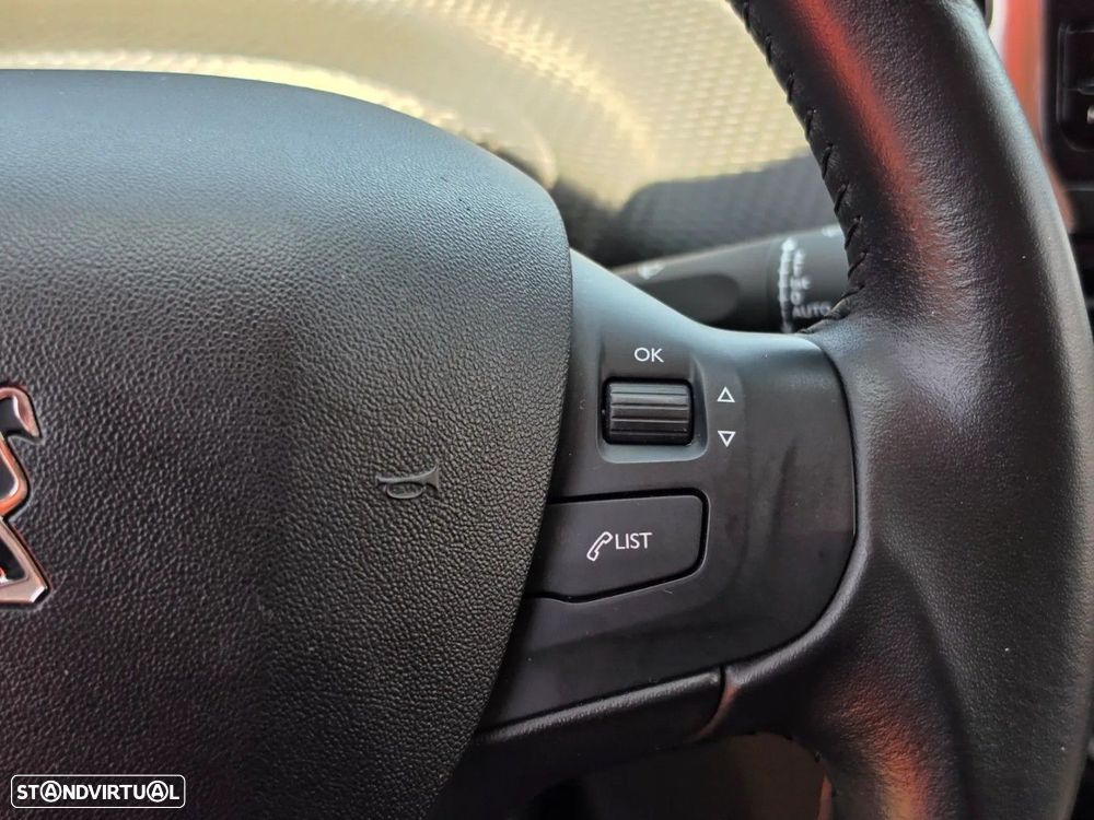 Peugeot 2008 1.2 PureTech Signature - 15