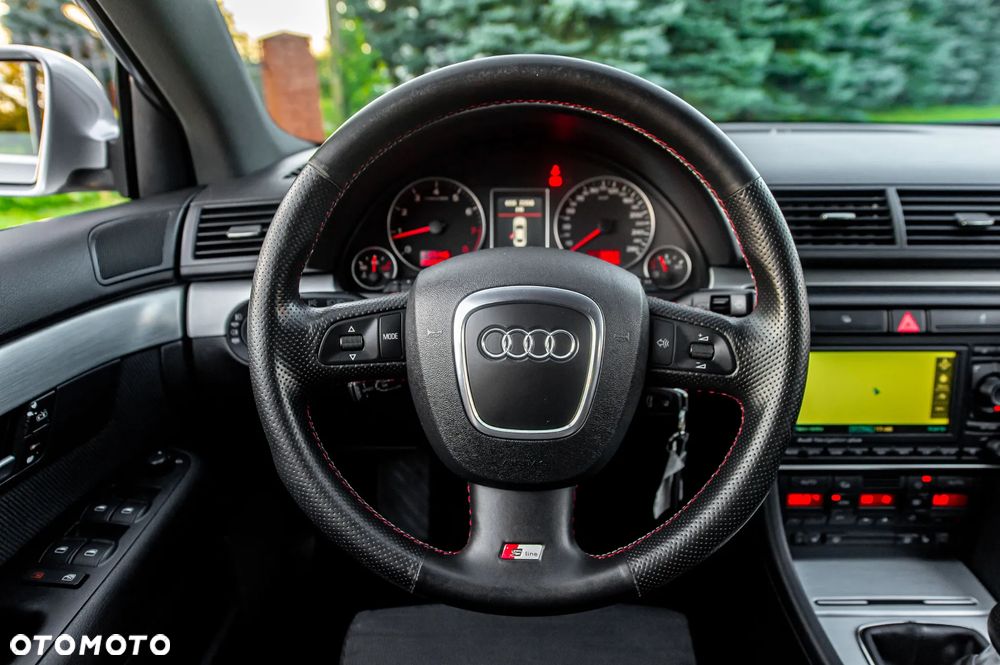 Audi A4 Limousine 2.0 T FSI quattro - 28