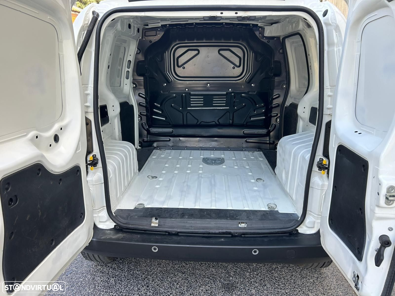 Fiat Fiorino 1.3 M-jet SX - 17