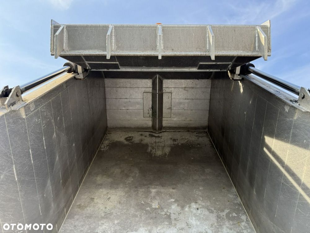 Isuzu P75 - 22