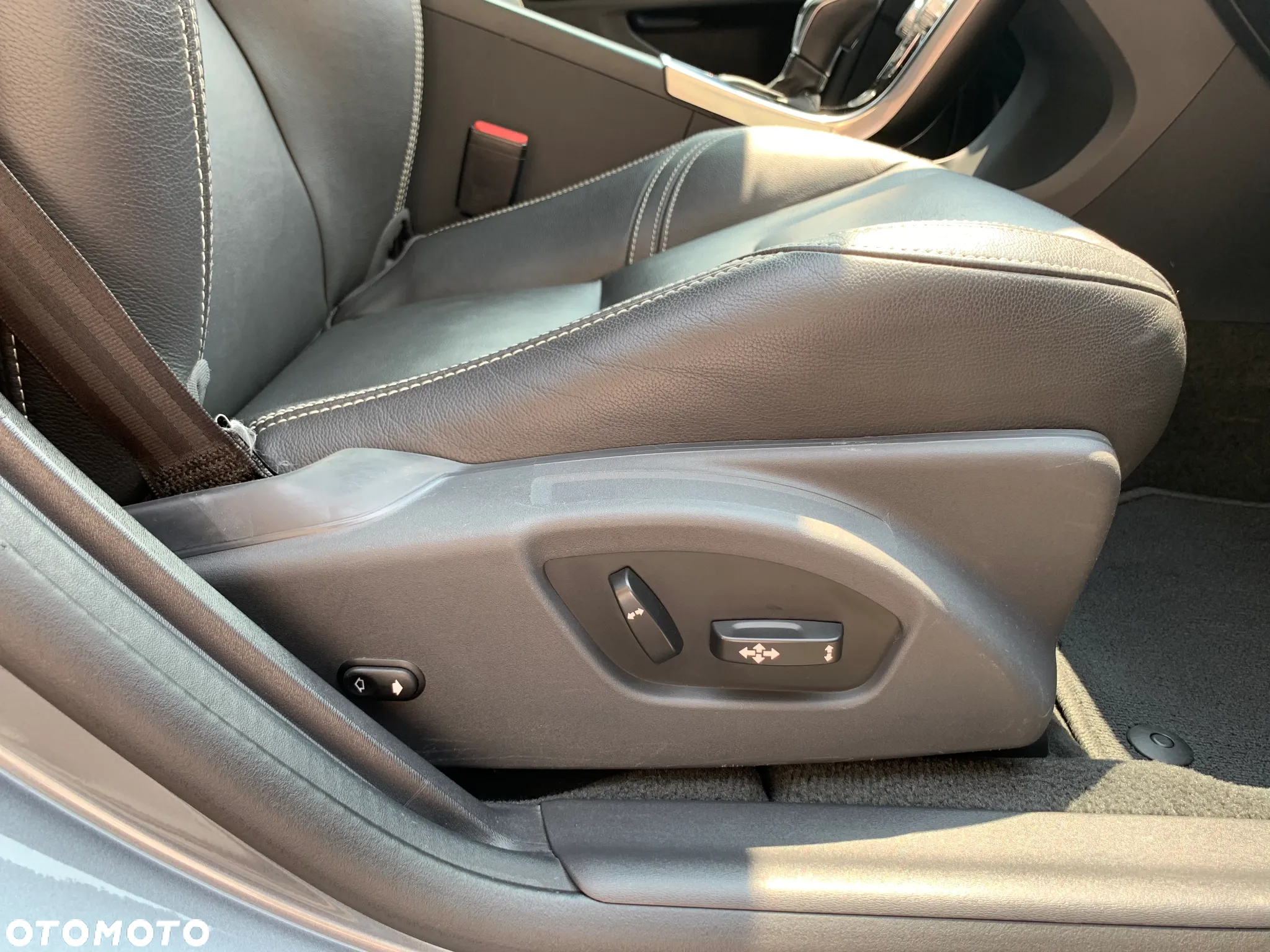 Volvo V60 D6 AWD Plug-in Hybrid Summum - 19