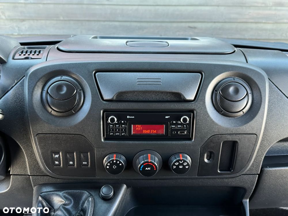 Renault MASTER KONTENER Niskopodwoziowy! Webasto!! Pod Food Truck!  * Auto Kupione w ASO Renault * Gwarancja  *  2,3 145Km * Bardzo oszczędny i dynamiczny silnik * 6-cio Stopniowa Skrzynia Biegów * System Extended Grip *  Lusterko Wide View *  Klimatyzacja * Tempomat * MP3 * Bluetooth * USB * Kamera Cofania * - 21