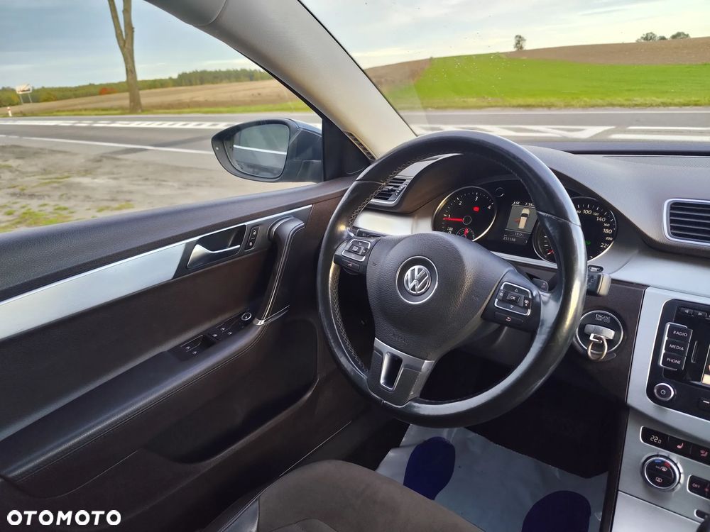 Volkswagen Passat - 18