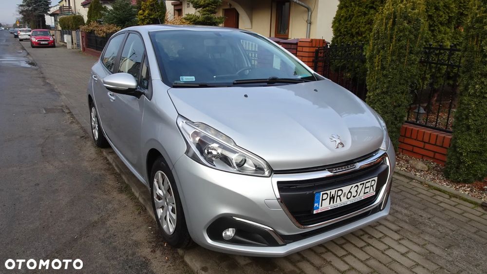 Peugeot 208 - 1